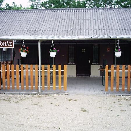 Sakaltanya Sorozo- Borozo Pihenohaz Hotel Venek Exterior photo